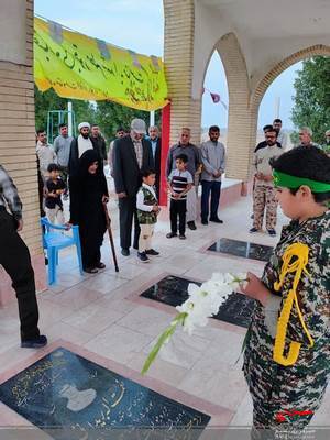 عطرافشانی مزار مطهر شهدای روستای آبطویل