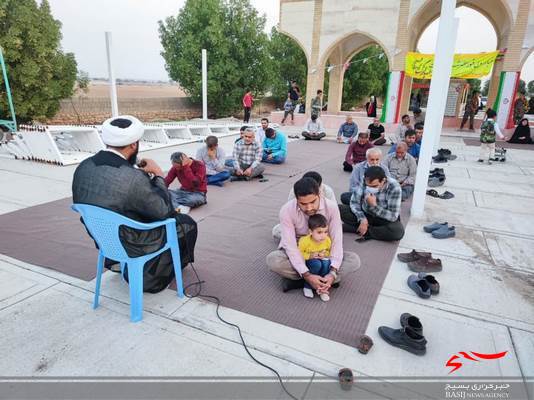 عطرافشانی مزار مطهر شهدای روستای آبطویل