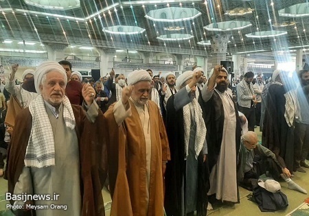بازدید از غرفه های خدمت رسانی بسیجیان به مردم در نماز جمعه شهر تهران