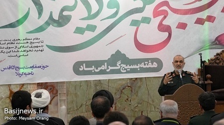دیدار فرمانده کل سپاه پاسداران با بسیجیان پایگاه مقاومت بسیج شهید همت در ناحیه کربلا