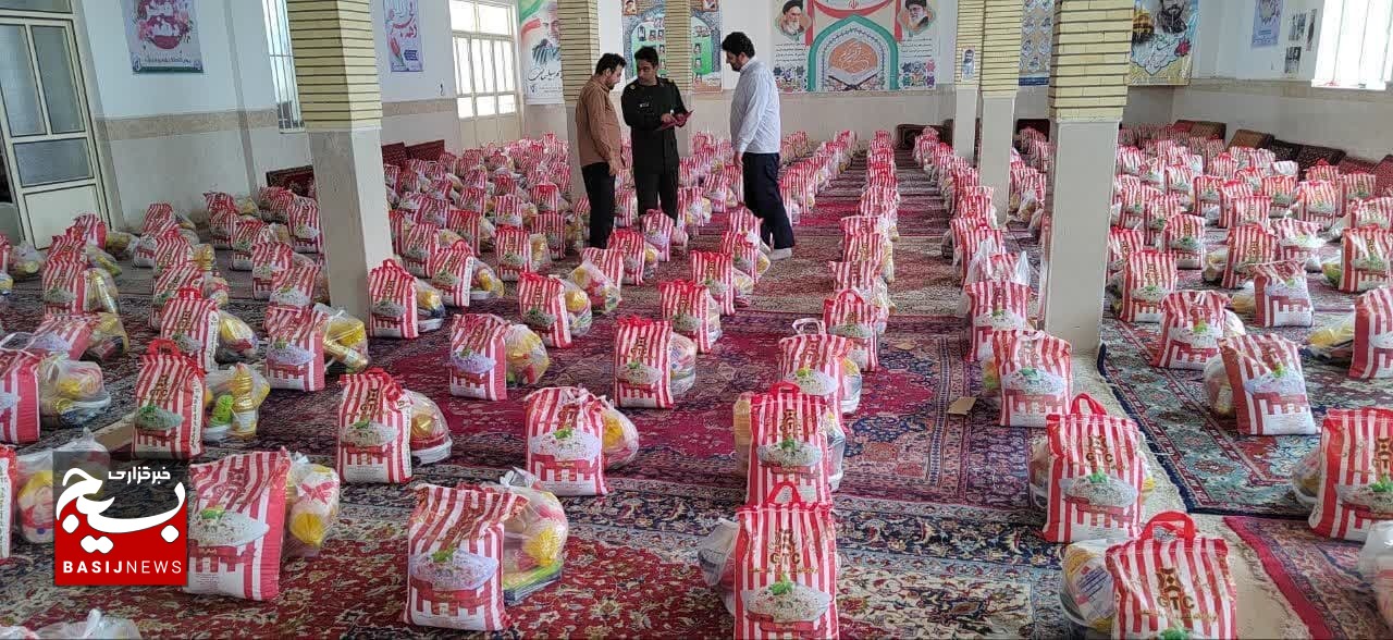 ۱۰۰۰ بسته معیشتی بین نیازمندان جعفرآباد قم توزیع شد