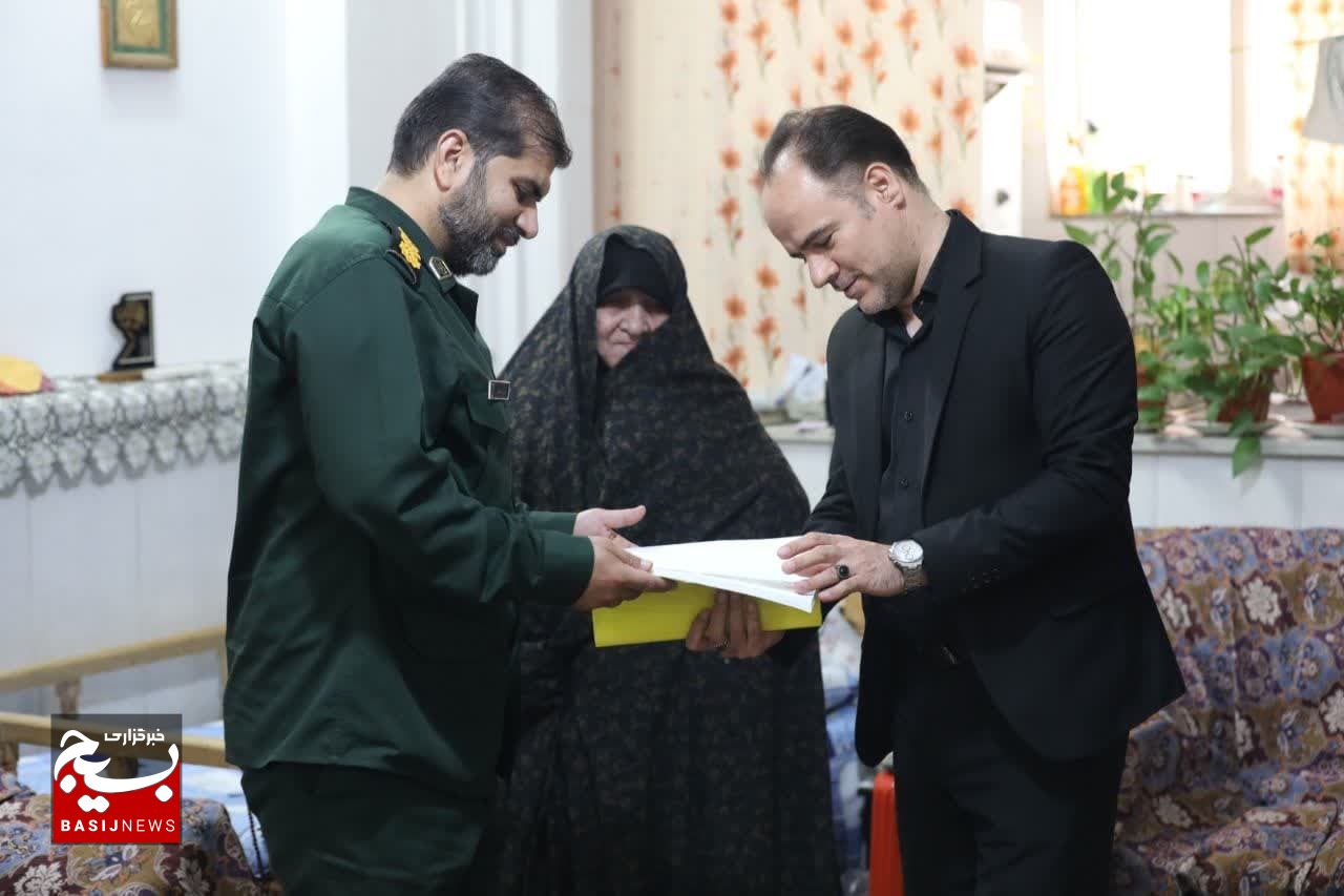 دیدار با خانواده شهید هنرمند«اسماعیل شریعتی» به مناسبت هفته هنر انقلاب اسلامی