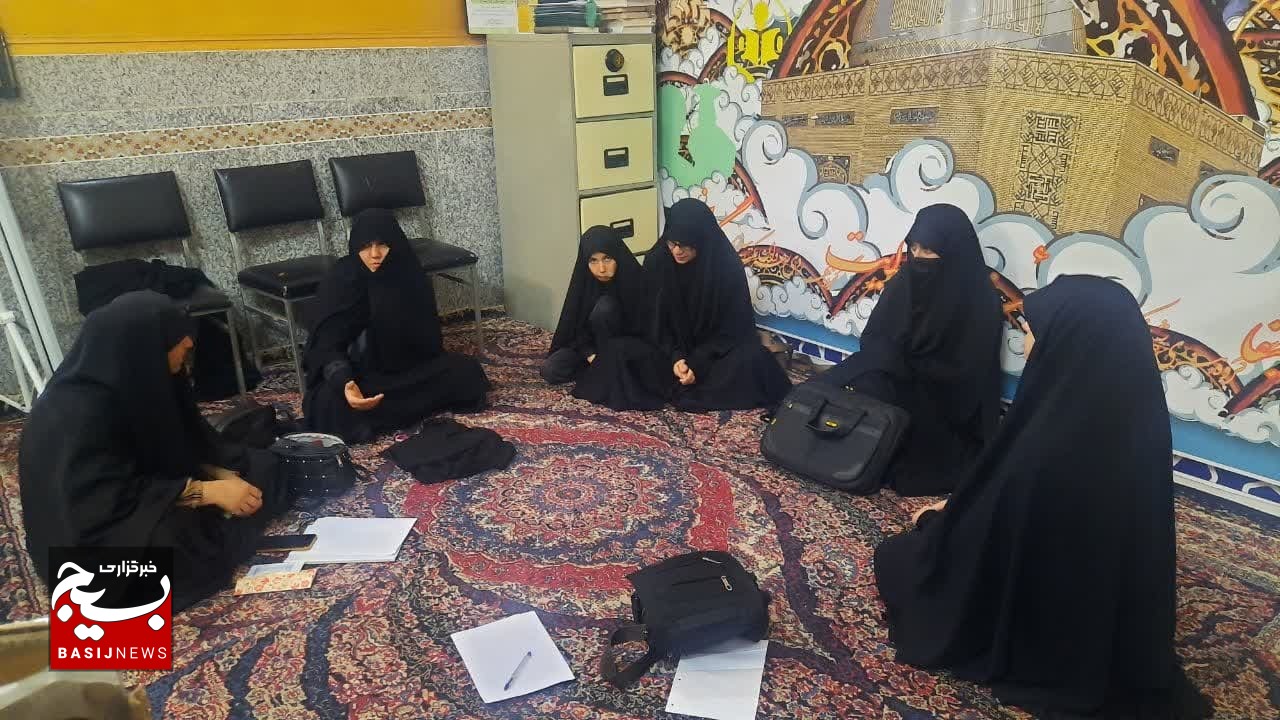 برگزاری نشست بانوان فعال رسانه‌ای پایگاه بسیج خواهران حضرت زینب(س)