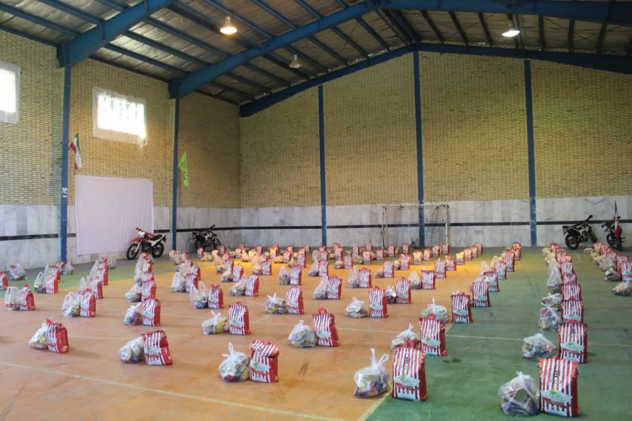 توزیع 460 بسته کمک مؤمنانه توسط سپاه در باشت