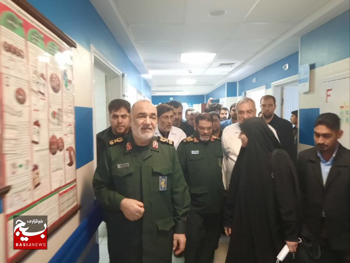 عیادت فرمانده کل سپاه و معاون هماهنگ کننده سازمان بسیج مستضعفین از مجروحان انفجار تروریستی کرمان