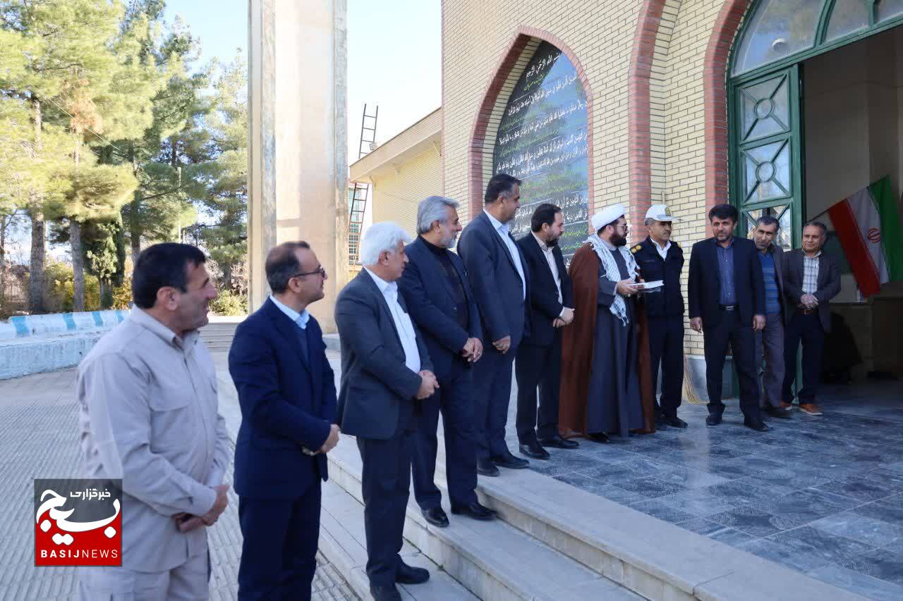 اعزام ۷۰۰ نفر از کارکنان ادارات استان به مناطق عملیاتی جنوب در قالب اردوی راهیان نور و پیشرفت اعزام ۷۰۰ نفر از کارکنان ادارات استان به مناطق عملیاتی جنوب در قالب اردوی راهیان نور و پیشرفت