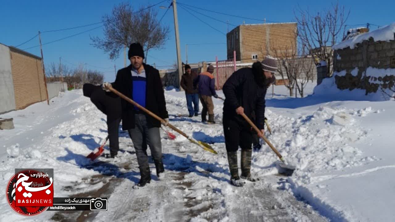 برف‌روبی و بازگشایی معابر روستای خلیفه لو استان اردبیل