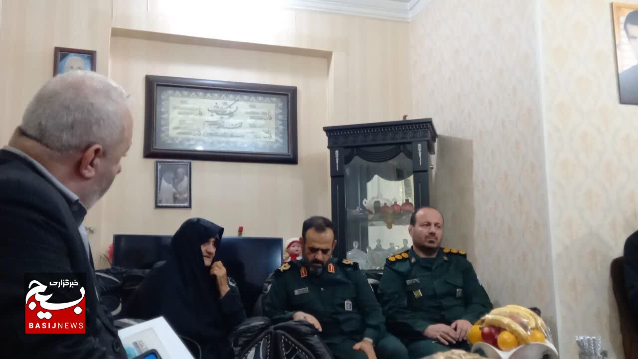 دیدار فرمانده سپاه قدس گیلان با خانواده شهیدعباس نظری در صومعه‌سرا