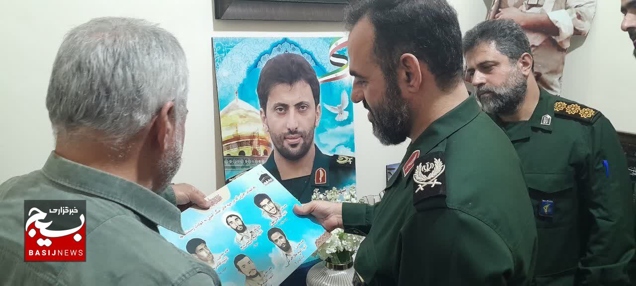 دیدار فرمانده سپاه قدس گیلان با خانواده شهید حسینپور شلمانی دیدار فرمانده سپاه قدس گیلان با خانواده شهید حسینپور شلمانی