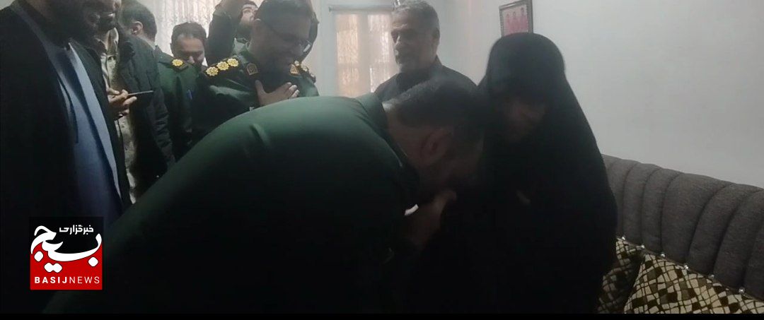 دیدار فرمانده سپاه قدس گیلان با خانواده شهید علی پیروی از بخش سنگر شهرستان رشت