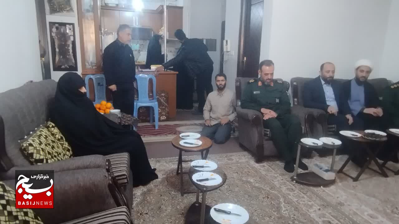 دیدار فرمانده سپاه قدس گیلان با خانواده شهید علی پیروی از بخش سنگر شهرستان رشت
