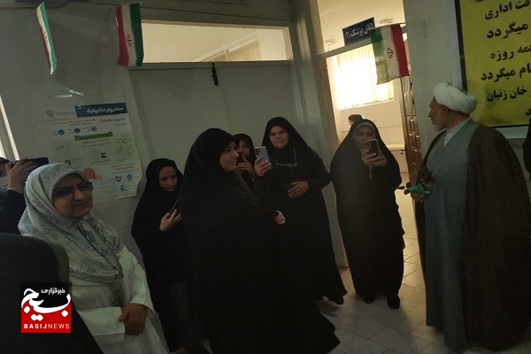 هدیه بسیج جامعه پزشکی فارس به مردم روستای خان زنیان شیراز: درمانگاه تخصصی جهادی در عید مبعث