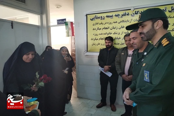 هدیه بسیج جامعه پزشکی فارس به مردم روستای خان زنیان شیراز: درمانگاه تخصصی جهادی در عید مبعث
