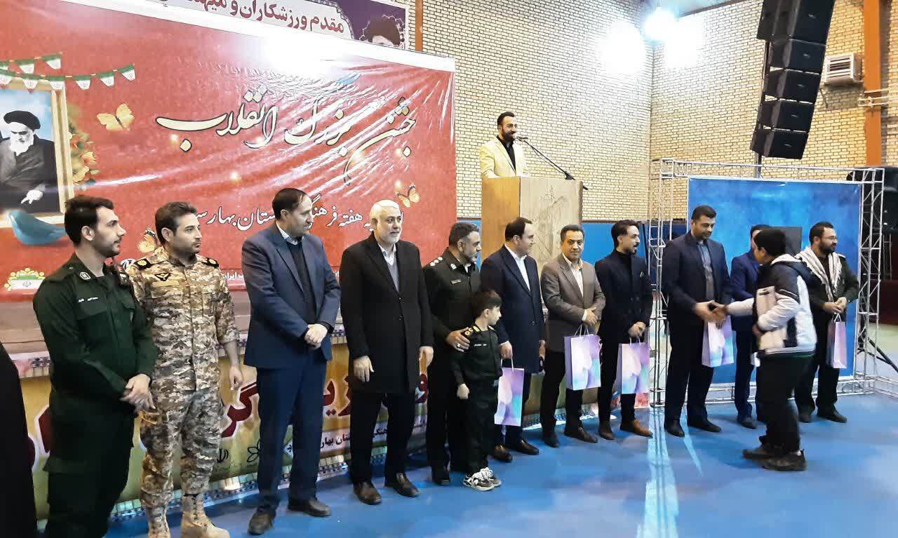 جشن انقلاب در سلطان آباد برگزار شد