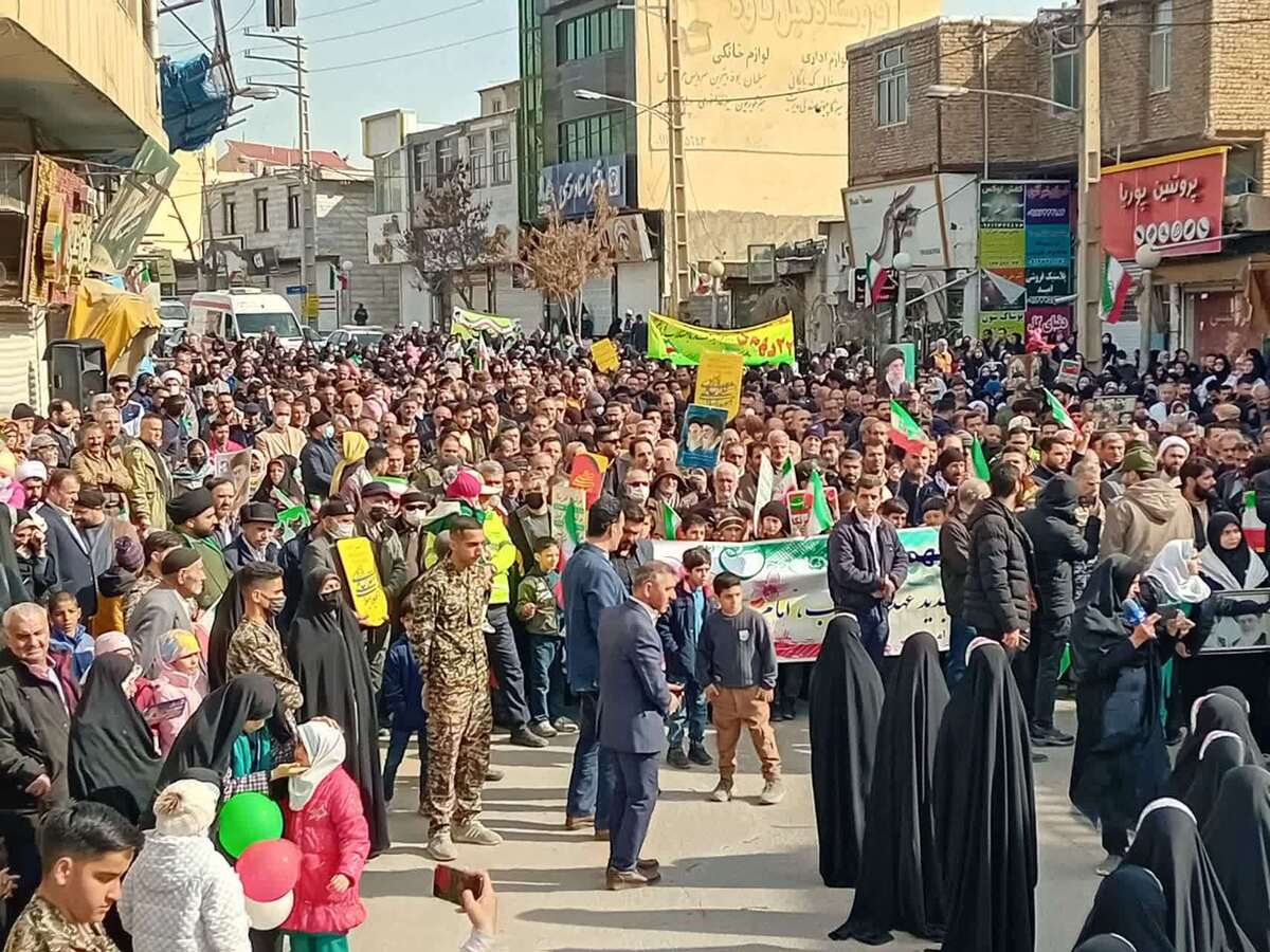 برگزاری راهپیمایی گرامیداشت یوم الله ۲۲ بهمن در فیروزکوه