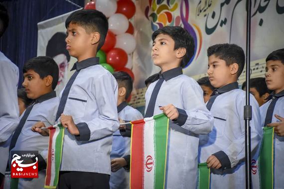 اولین شب از هفتمین جشنواره سرود فجر بسیجیان پایگاه امام حسین (ع) جهرم به روایت تصویر