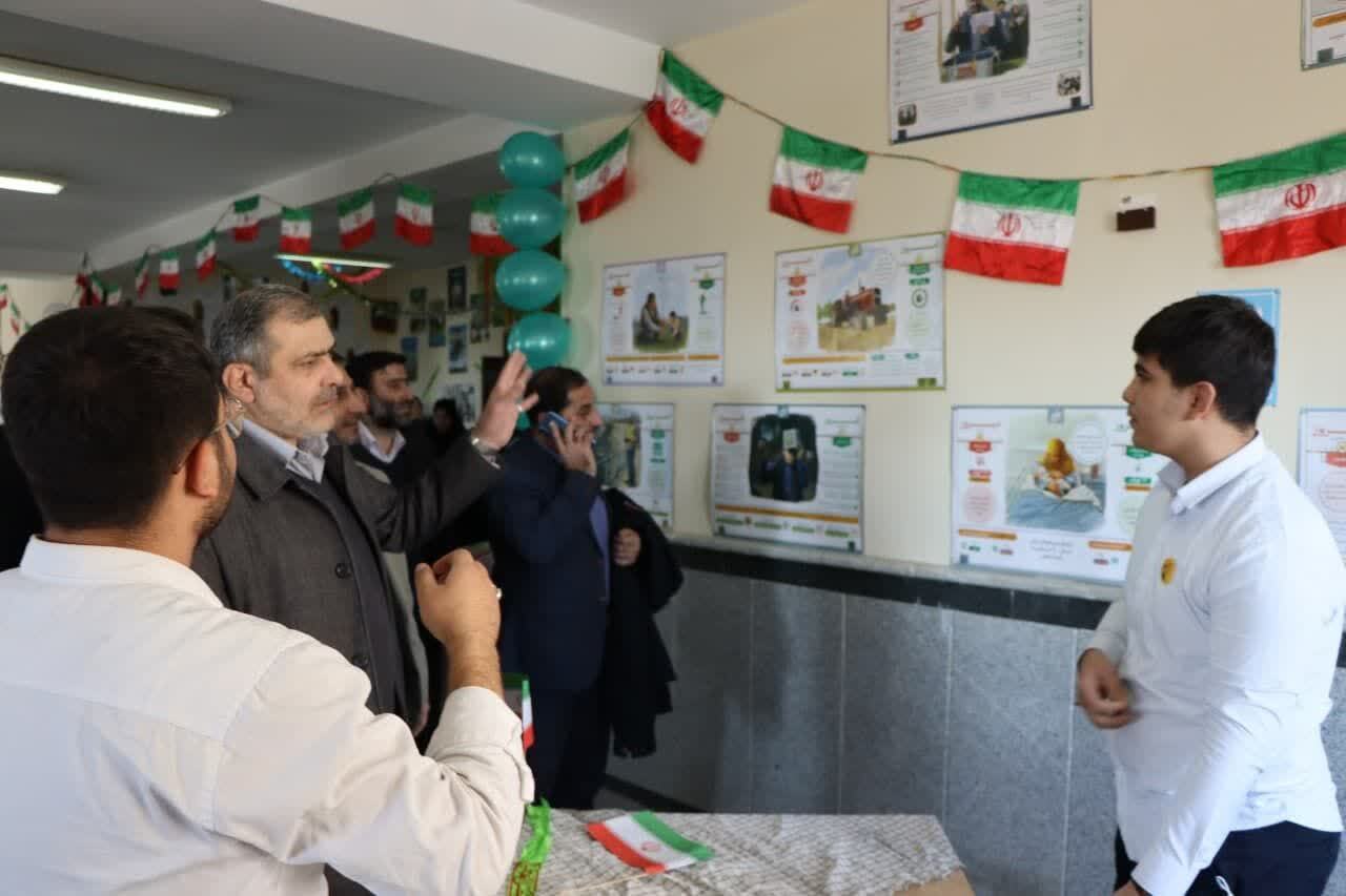 بازدید از نمایشگاه انقلاب دبیرستان نمونه دولتی امام علی(ع) شهرستان بهارستان