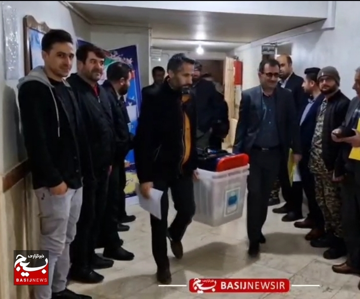 تحویل و ارسال صندق اخذ رای به اقصی نقاط استان با حضور سپاه و بسیج (حافظان رای مردم)
