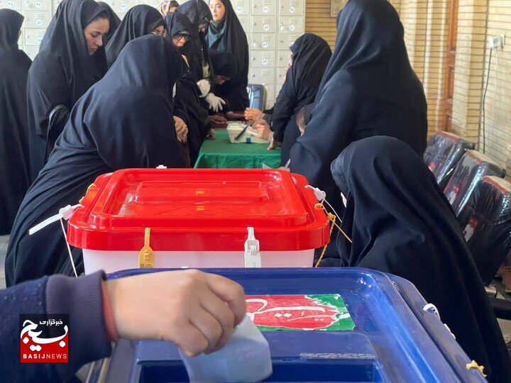 آغاز برگزاری انتخابات در استان اردبیل/ حضور پرشور مردم در پای صندوق‌های رای