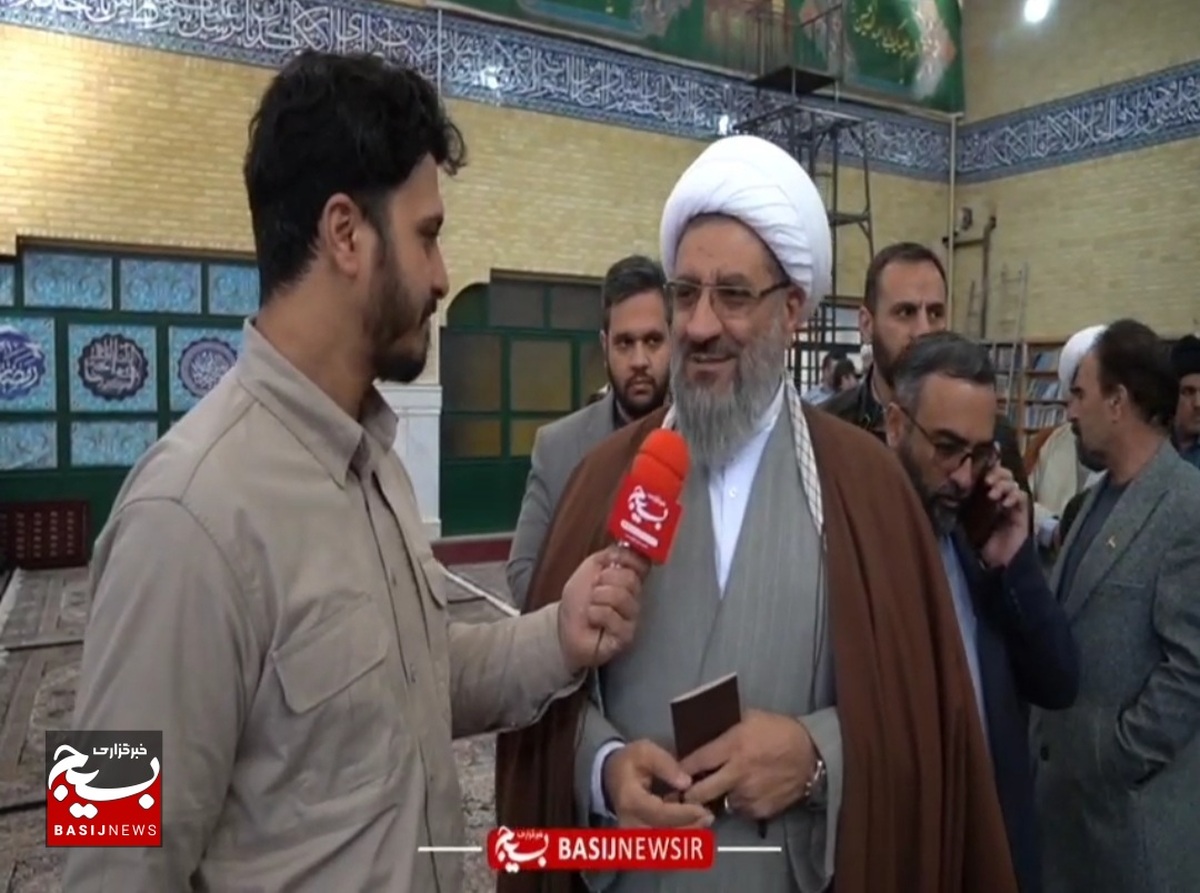 همه پای کار انقلابند