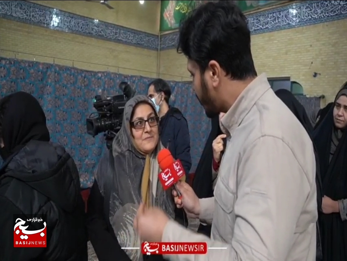 ایران همیشه پیروز، مردم همیشه پای کار انقلاب