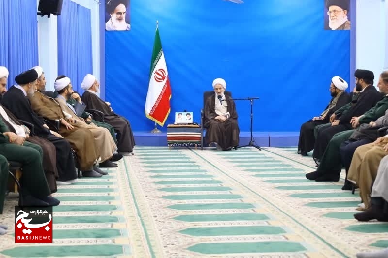 استکبار با القای شبهات به دنبال دین زدایی از امت مسلمان است استکبار با القای شبهات به دنبال دین زدایی از امت مسلمان است