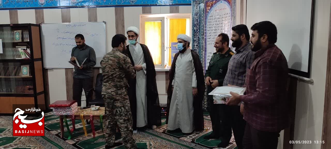 مراسم گرامیداشت هفته عقیدتی سیاسی  با حضور امام جمعه شهرستان در ناحیه پارسیان برگزار شد