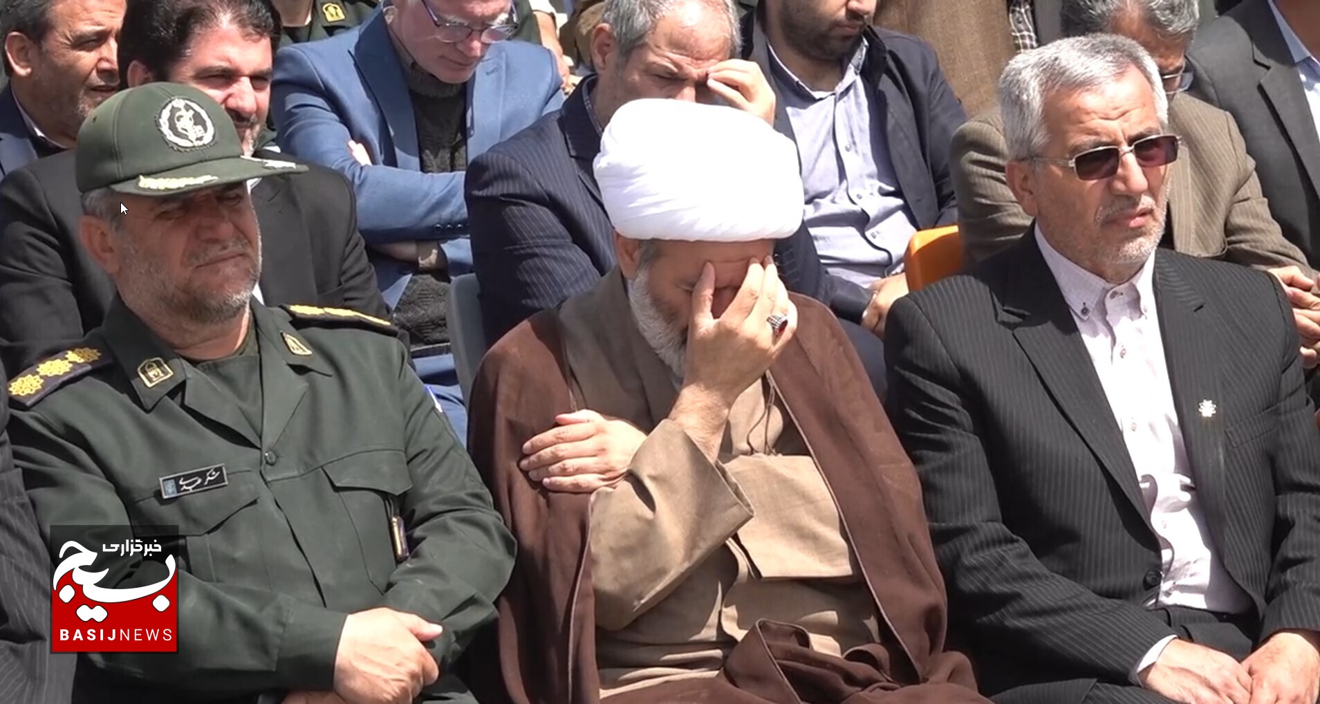عطرافشانی و گلباران مزار شهدا به مناسبت هفته عقیدتی سیاسی در اردبیل