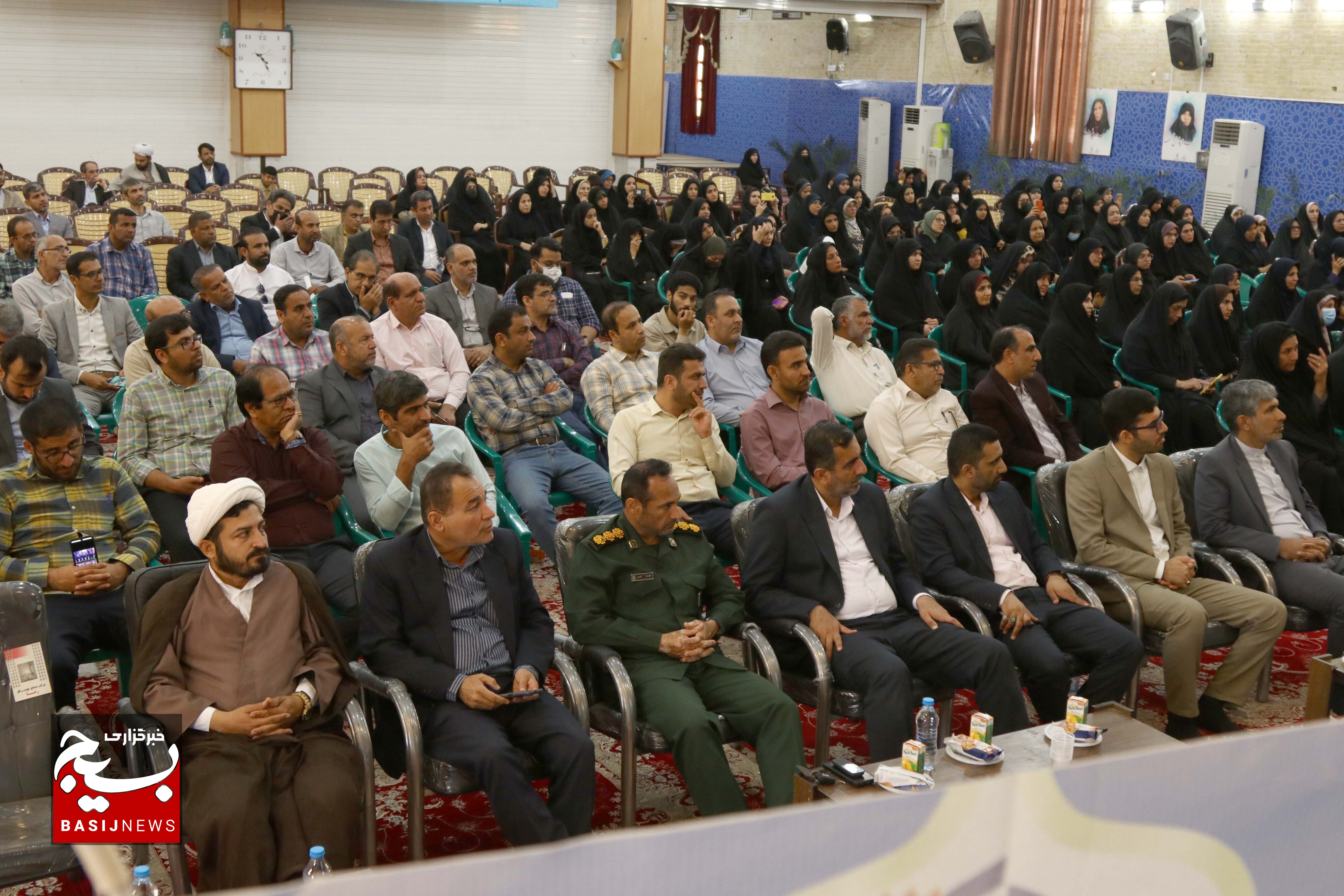 شهید مطهری با دانش خود انحرافات را خنثی می‌کرد