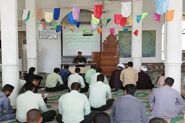 نیروی انتظامی خط مقدم جبهه حافظان امنیت به شمار می‌روند