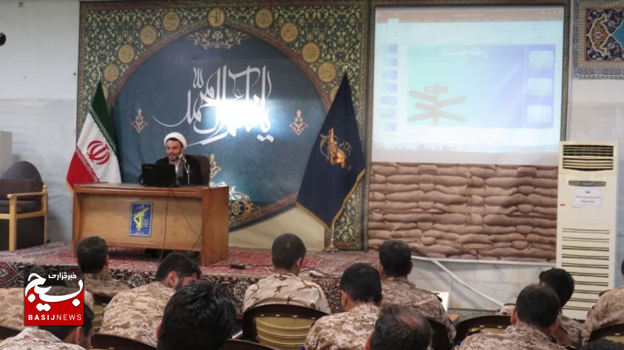 نشست تخصصی سواد رسانه در لشکر عملیاتی ۱۷ علی بن ابی طالب(ع) قم برگزار شد