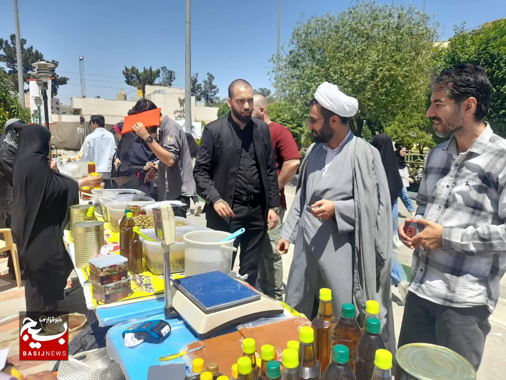 ًبازدید مسئول نماینده ولی فقیه در سپاه شهرستان قدس از نمایشگاه عرضه محصولات اقتصاد مقاومتی