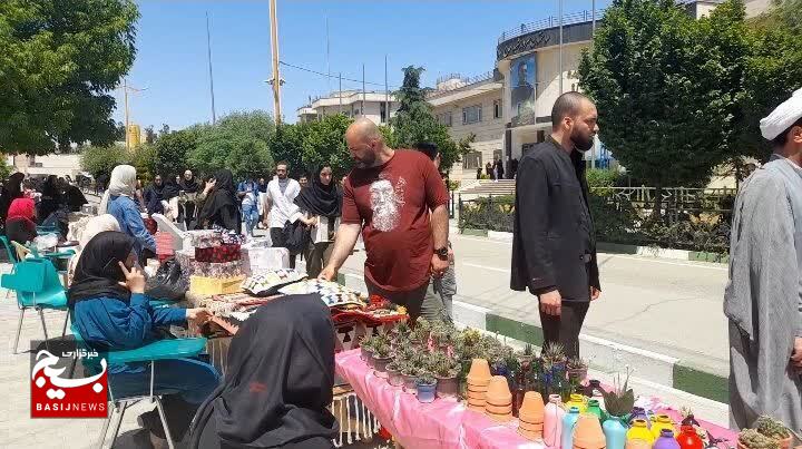 ًبازدید مسئول نماینده ولی فقیه در سپاه شهرستان قدس از نمایشگاه عرضه محصولات اقتصاد مقاومتی