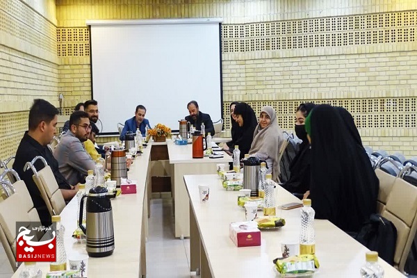 نشست دانشجویان دانشگاه شیراز با مدیرکل صدا و سیمای فارس