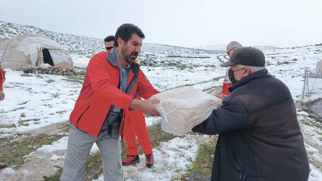 عشایر درگیر برف در اهر و سراب اسکان اضطراری یافتند عشایر درگیر برف در اهر و سراب اسکان اضطراری یافتند