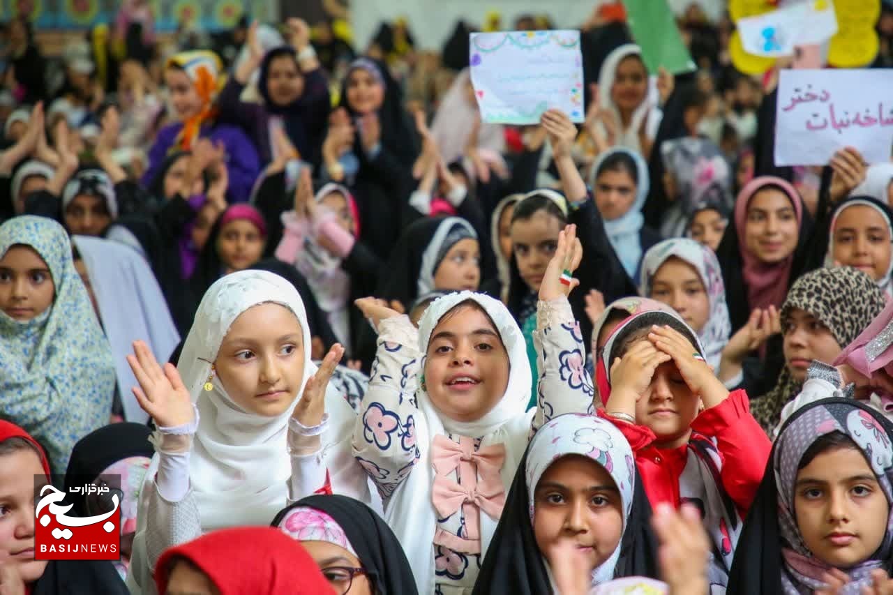 برگزاری جشن شاخه نبات با حضور ۴هزار دختر دهه نودی قم در مسجد مقدس جمکران