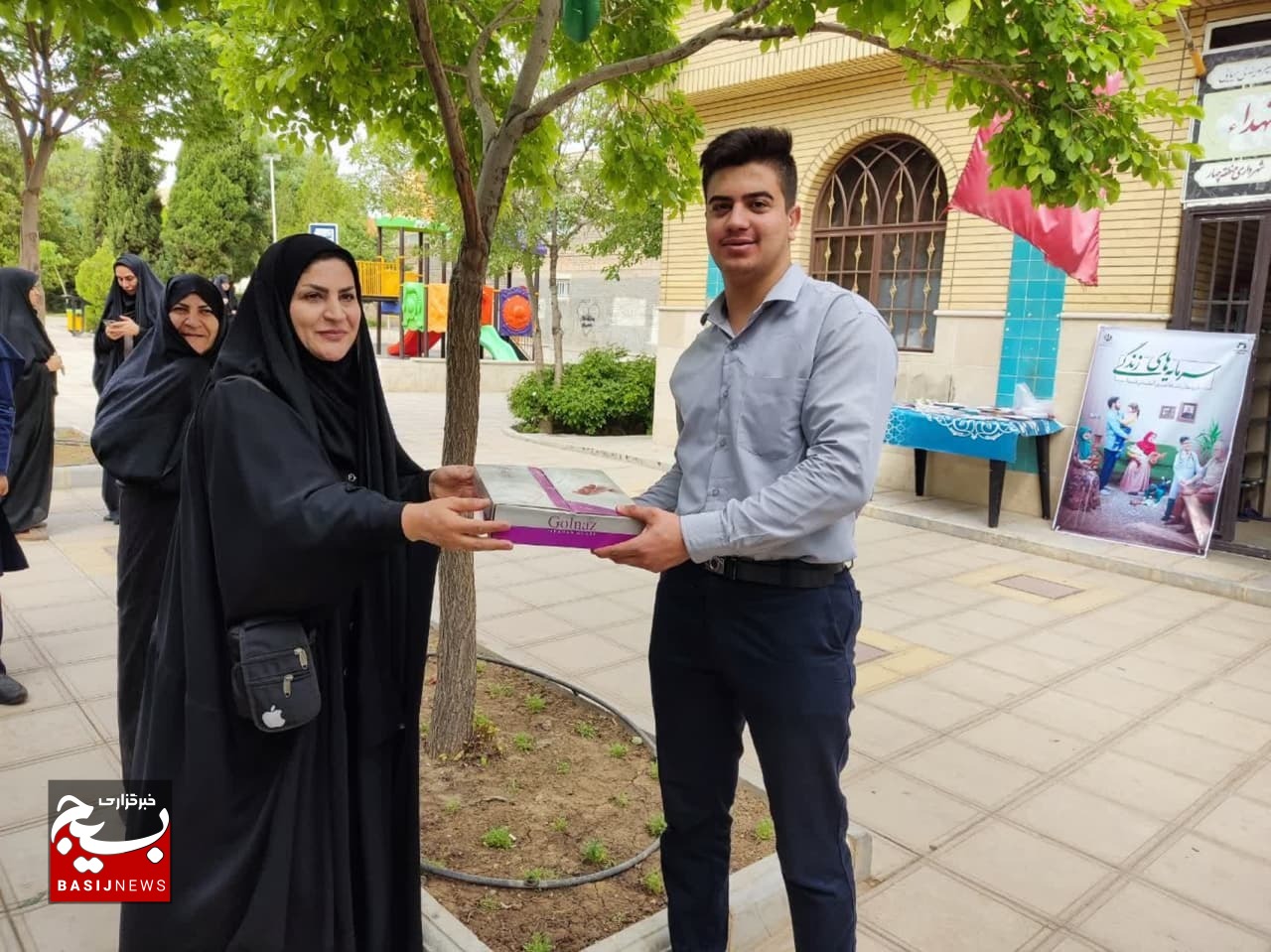 همایش پیاده روی در بوستان بنفشه قم برگزار شد