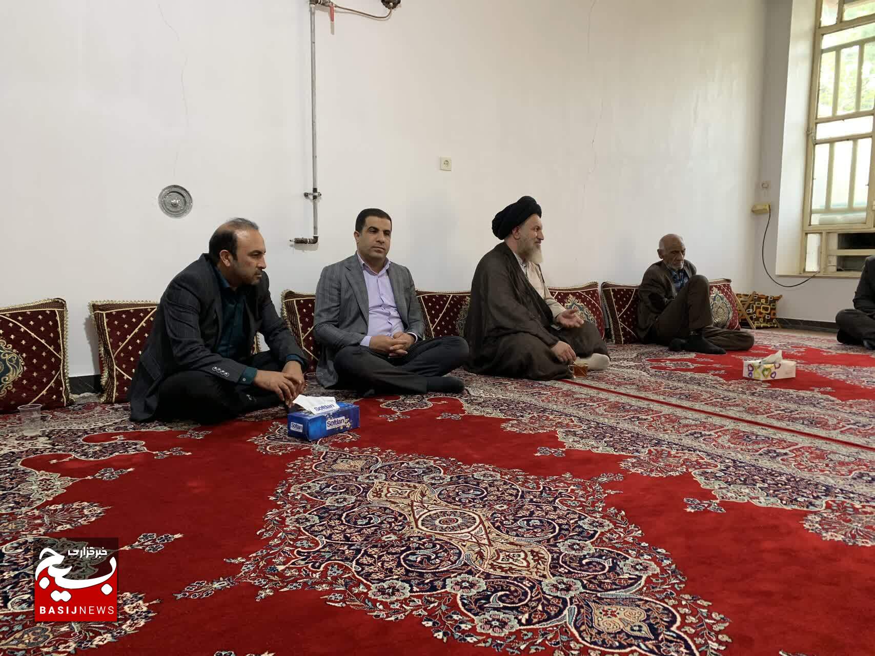حضور آیت الله ملک حسینی در منزل خبرنگار فقید کهگیلویه و بویراحمدی