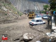حضور جهادگران و بسیجیان در محل حادثه سیل استان البرز در جاده چالوس