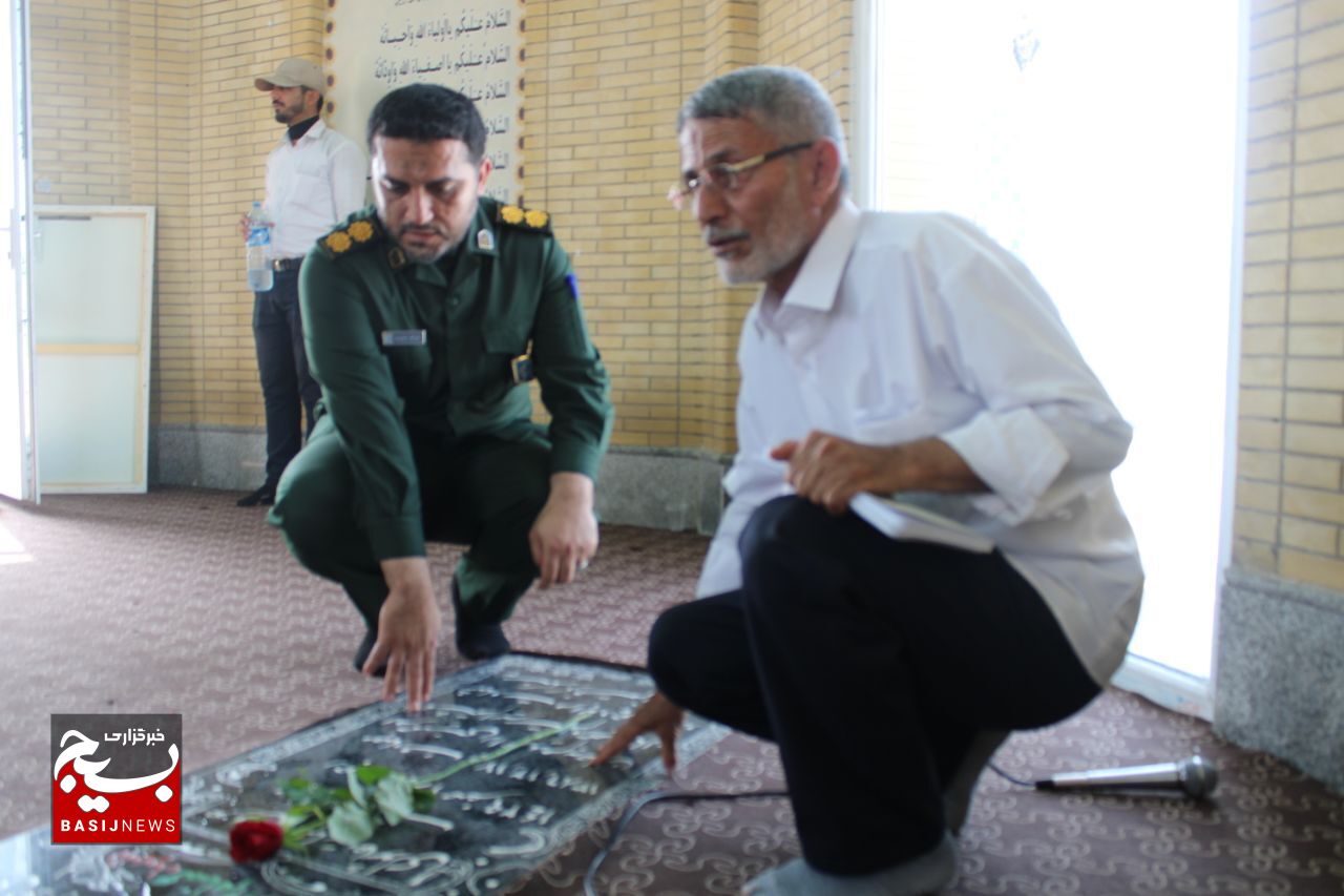 قبور مطهر شهدا گمنام دیر عطر افشانی شد