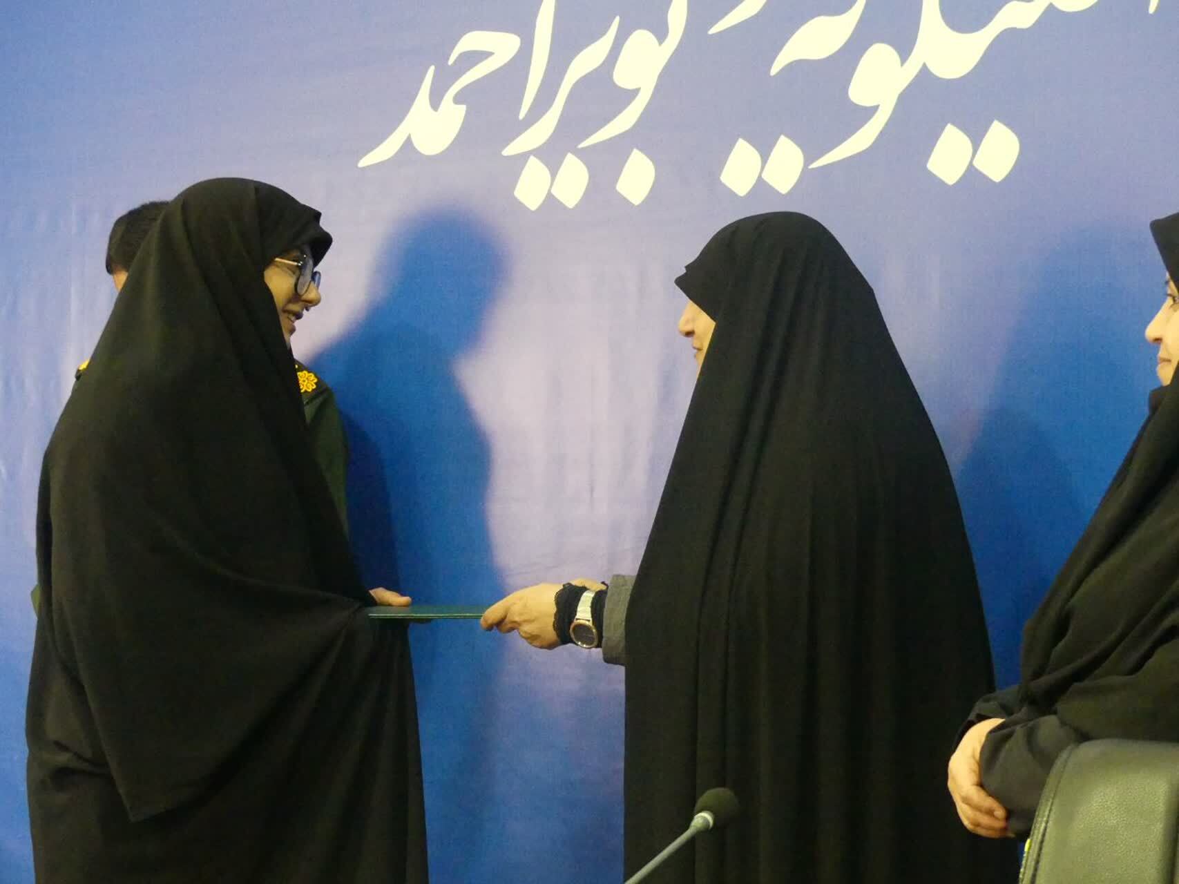تربیت نسل تراز انقلاب اسلامی از رسالت های زنان است