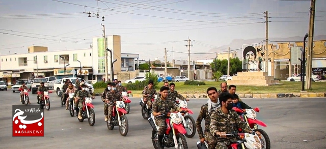 رژه خودرویی و موتوری در دشتستان برگزار شد