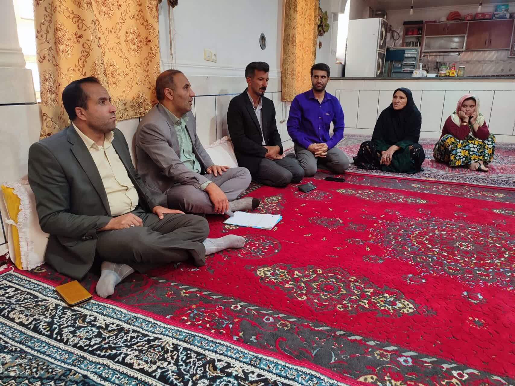 تجلیل ازخانواده های جانبازان و ایثارگران زیر ۲۵ درصد روستاهای بخش پاتاوه