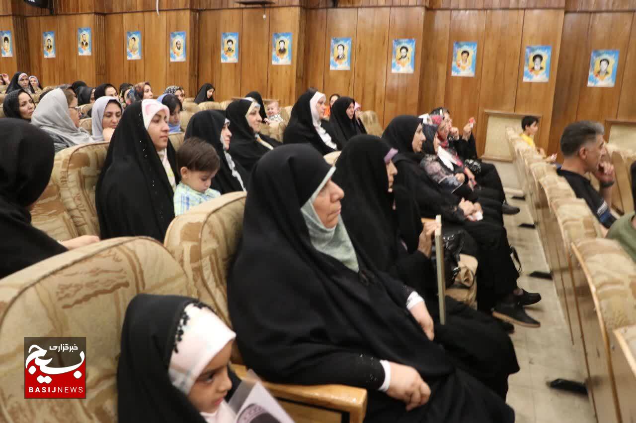 شهدای روحانی در دوران دفاع مقدس نقش کلیدی و مؤثری داشتند