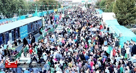 حضور گسترده مردم پایتخت در میهمانی ۱۰ کیلومتری غدیر