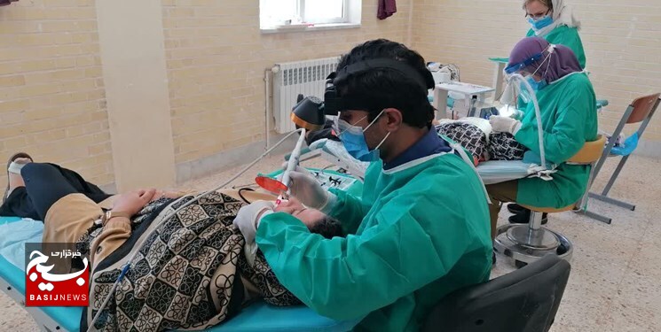 استقرار گروه جهادی شمس الشموس امام رضا(ع) در مناطق محروم کاشمر/ هزار و ۲۰۰ نفر از خدمات رایگان پزشکی و دندانپزشکی بهره‌مند شدند + عکس