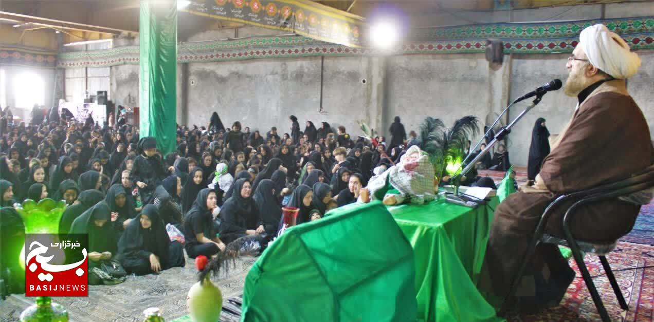 همایش بزرگ شیرخوارگان حسینی در اشتهارد برگزار شد