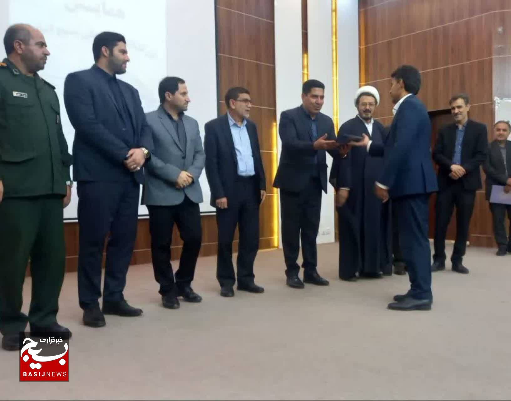 مراسم تجلیل از اساتید بسیجی دانشگاه‌های اندیمشک