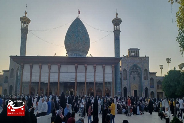 برگزاری دعای عرفه در سومین حرم اهل بیت در ایران اسلامی