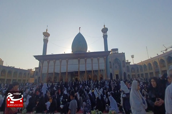 برگزاری دعای عرفه در سومین حرم اهل بیت در ایران اسلامی